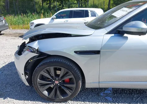 2017 Jaguar F-Pace First Edition z USA, uszkodzony, nr VIN SADCP2BV2HA054844